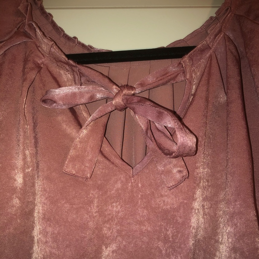 Dress with lace and bow details